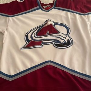 Used Colorado avalanche jersey in very good shape no name on back